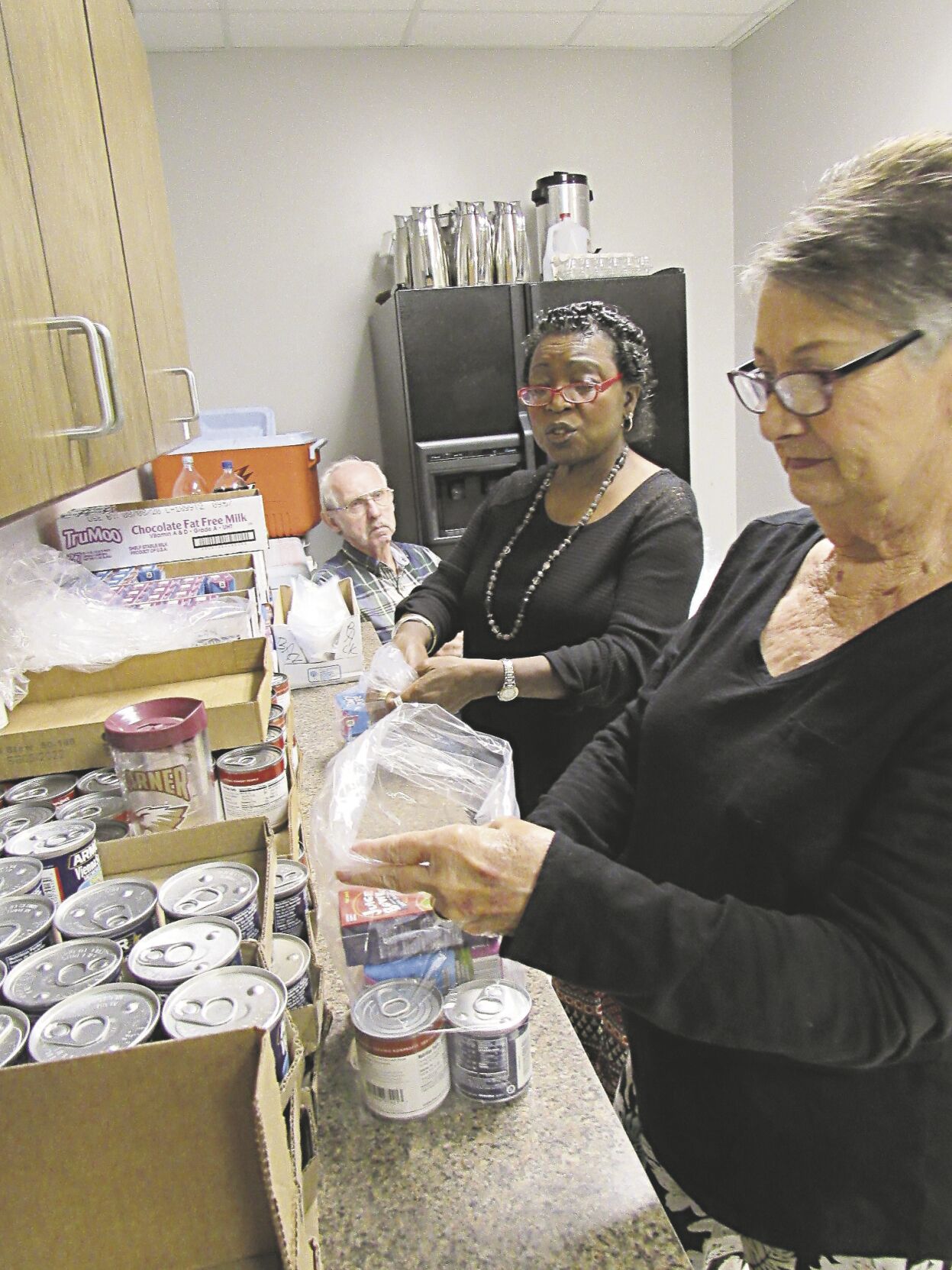 Church volunteers provide weekend nutrition for students